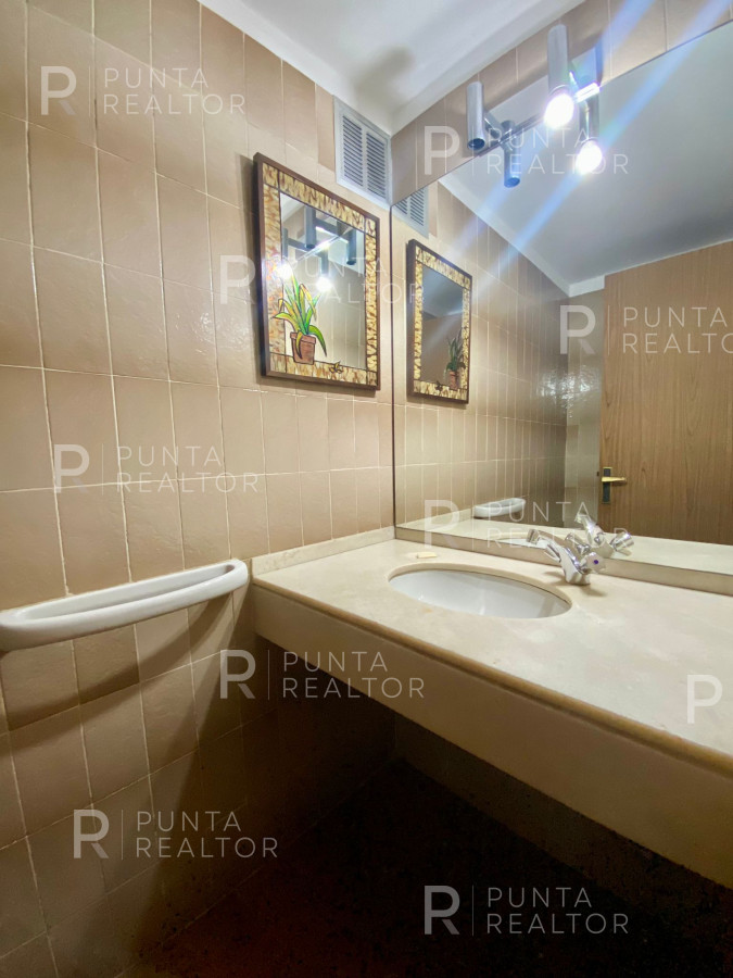 Apartamento ID.2082 - Departamento venta 3 dormitorios y dependencia, Punta del Este, Uruguay
