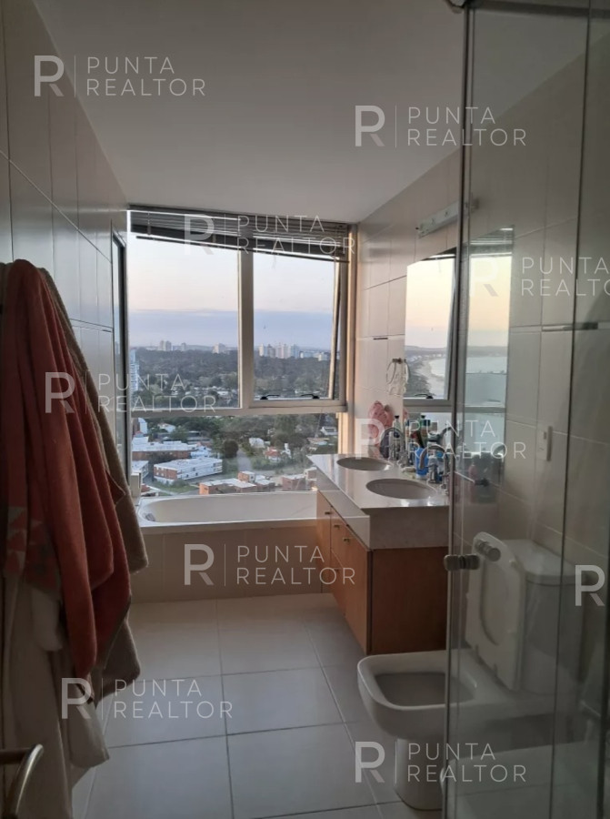 Apartamento ID.2224 - Departamento alquiler 4 dormitorios, Playa Mansa, Punta del Este, Uruguay