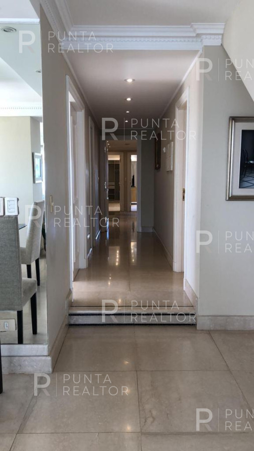 Apartamento ID.935 - Departamento venta 5 dormiotiorios, Playa Mansa, Punta del Este, Uruguay