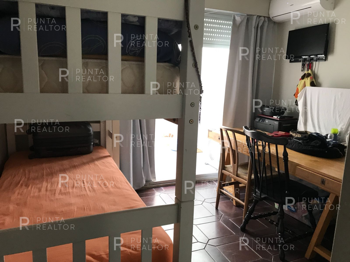 Apartamento ID.18 - Apartamento alquiler anual e invernal, 2 dormitorios, Punta del Este, Uruguay