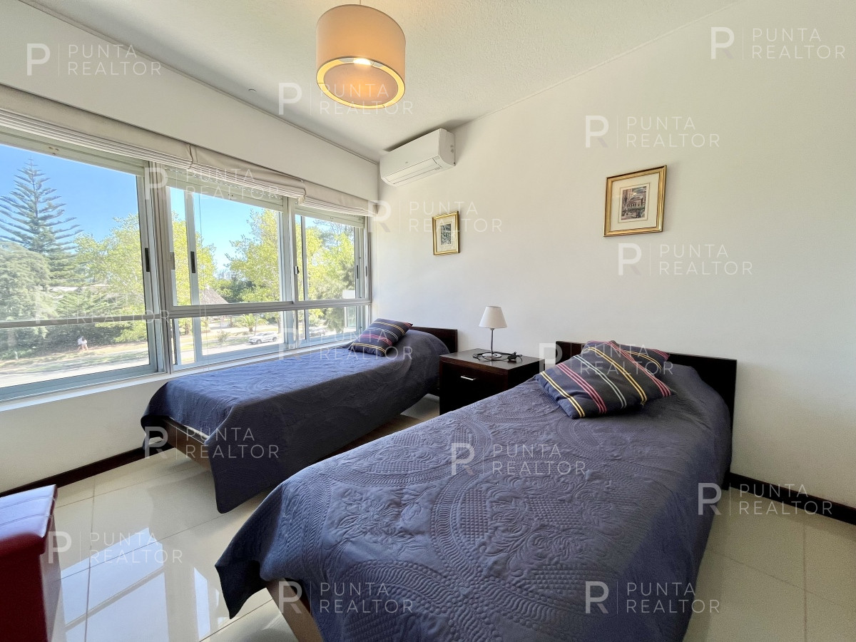 Apartamento ID.2048 - Departamento venta 4 dormitorios, Punta del Este, Uruguay