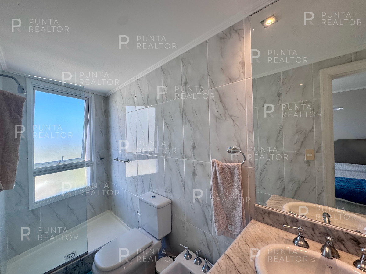 Apartamento ID.70 - Depatamento venta 4 dormitorios,  Playa Mansa, Punta del Este, Uruguay
