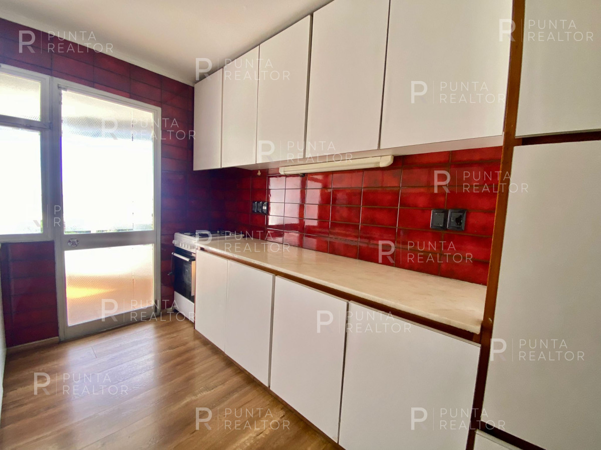 Apartamento ID.2082 - Departamento venta 3 dormitorios y dependencia, Punta del Este, Uruguay