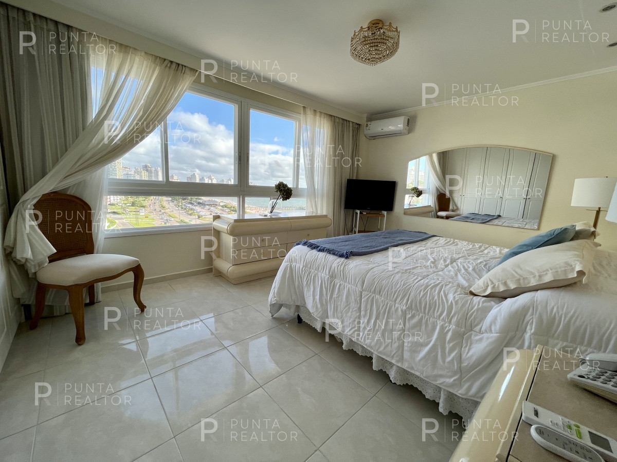 Apartamento ID.994 - Departamento venta 4 dormitorios Punta del Este, Playa Mansa, Uruguay