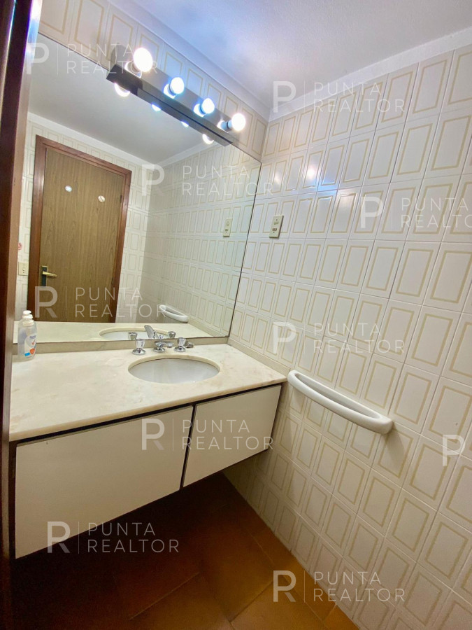 Apartamento ID.2082 - Departamento venta 3 dormitorios y dependencia, Punta del Este, Uruguay