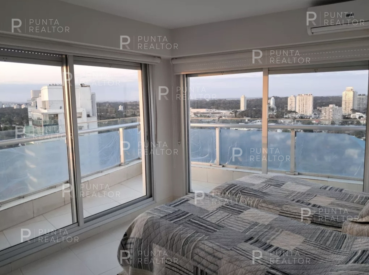 Apartamento ID.2224 - Departamento alquiler 4 dormitorios, Playa Mansa, Punta del Este, Uruguay