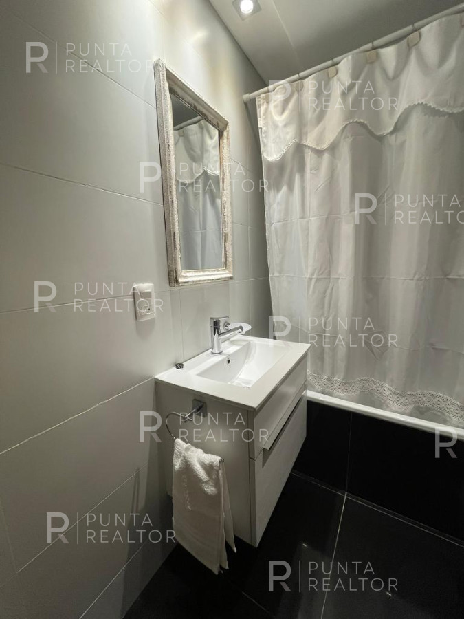 Apartamento ID.1455 - Apartamento con vista al mar y parrilla en alquiler en Playa Brava, Punta del Este, Uruguay