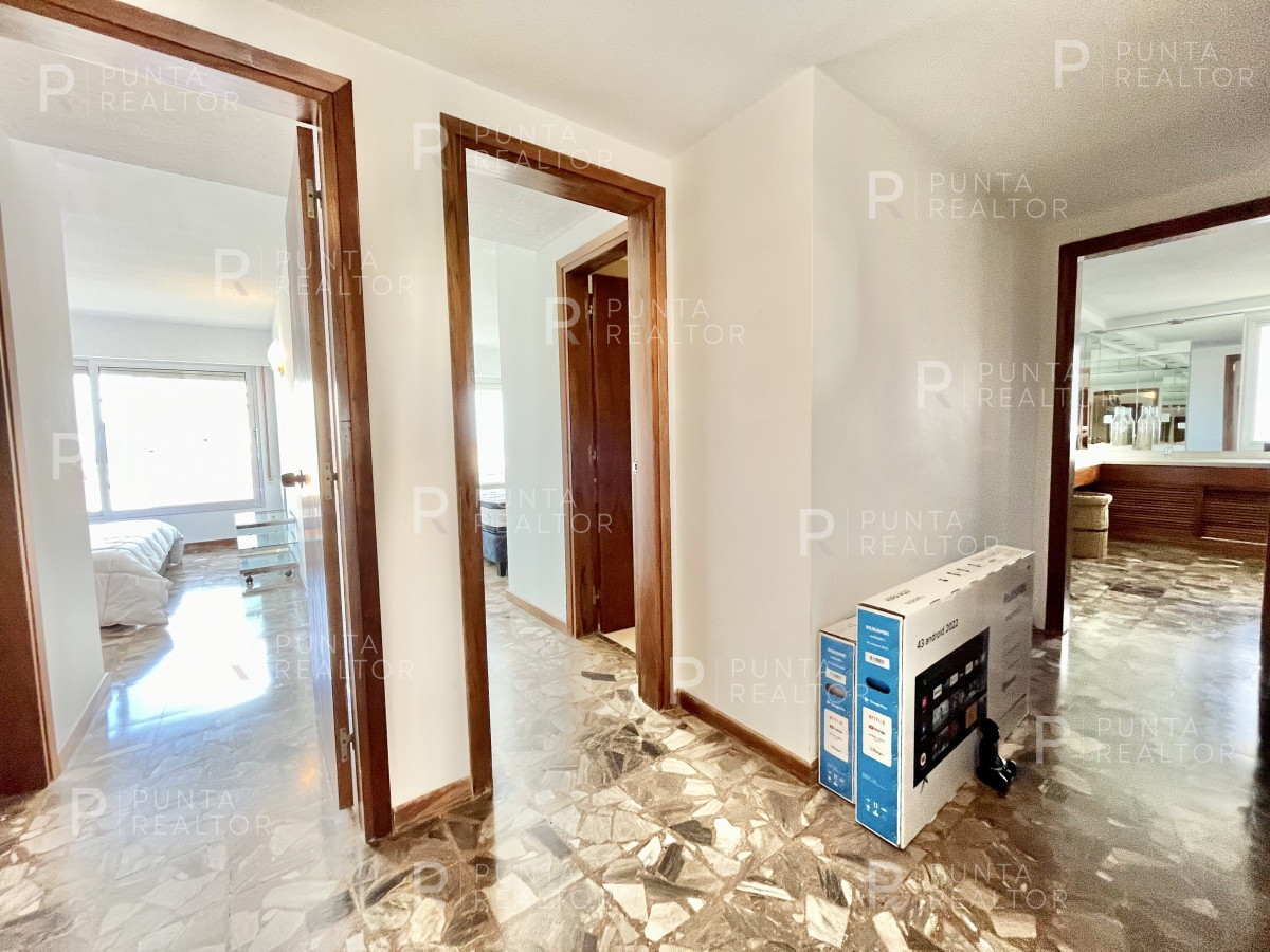Apartamento ID.1891 - Departamento de 3 dormitorios en venta, Playa Mansa, Punta del Este, Uruguay