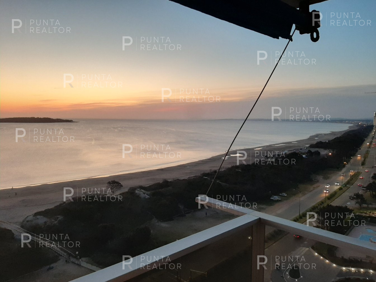 Apartamento ID.2679 - Departamento Alquiler 2 dormitorios, Playa Mansa, Punta del Este Uruguay