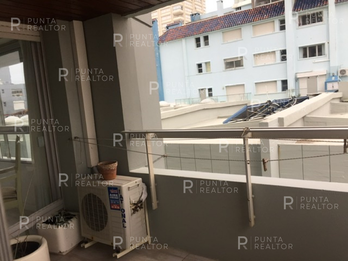 Apartamento ID.57 - Apartamento de dos dormitorios en venta en el corazón de la Península, Punta del Este, Uruguay