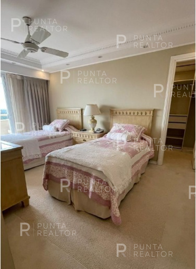 Apartamento ID.935 - Departamento venta 5 dormiotiorios, Playa Mansa, Punta del Este, Uruguay