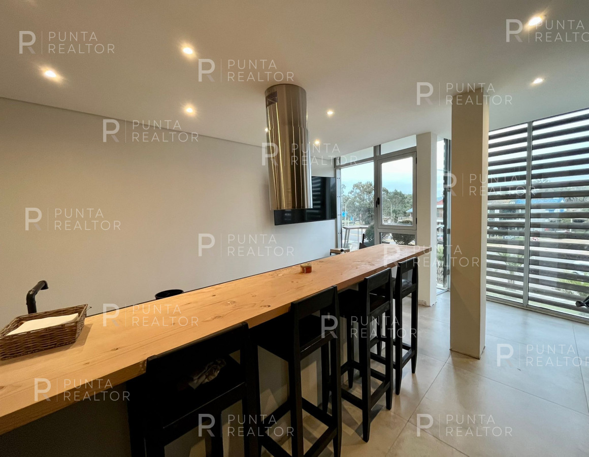 Apartamento ID.700 - Inversión única! Apartamento en venta de super categoría decorado con las últimas tendencias en La Barra, Uruguay