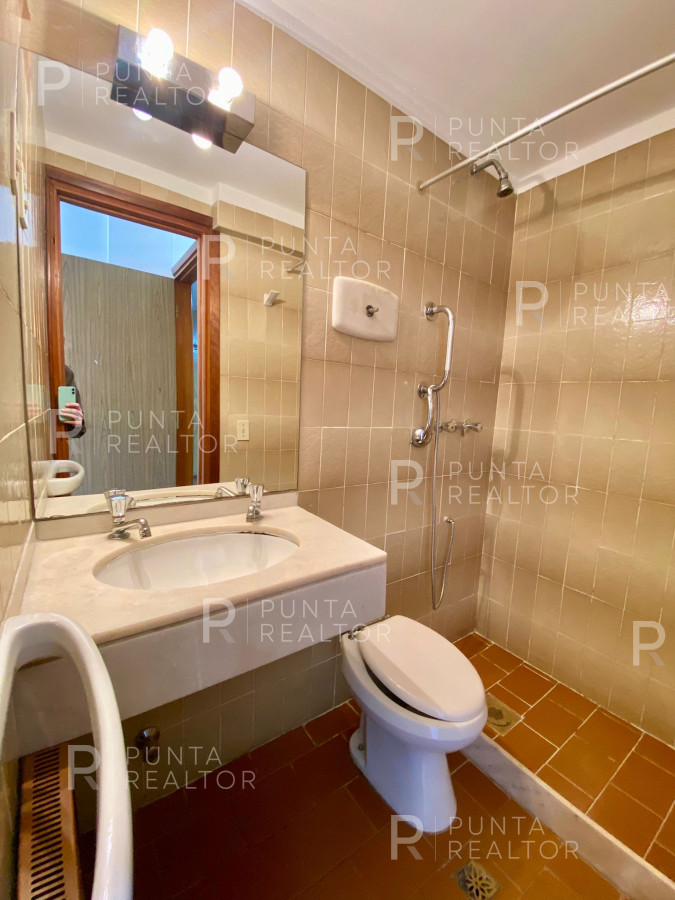 Apartamento ID.2082 - Departamento venta 3 dormitorios y dependencia, Punta del Este, Uruguay