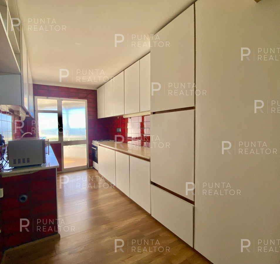 Apartamento ID.2082 - Departamento venta 3 dormitorios y dependencia, Punta del Este, Uruguay