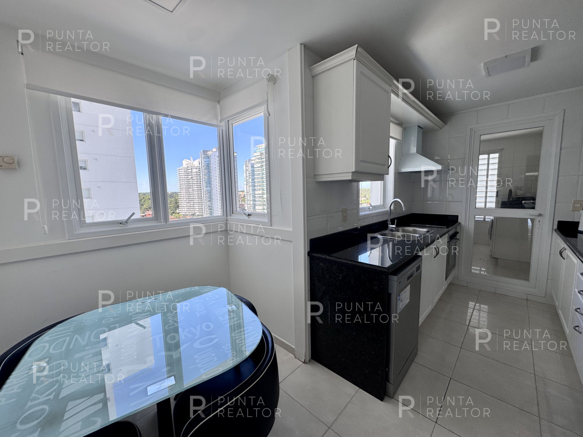 Apartamento ID.70 - Depatamento venta 4 dormitorios,  Playa Mansa, Punta del Este, Uruguay