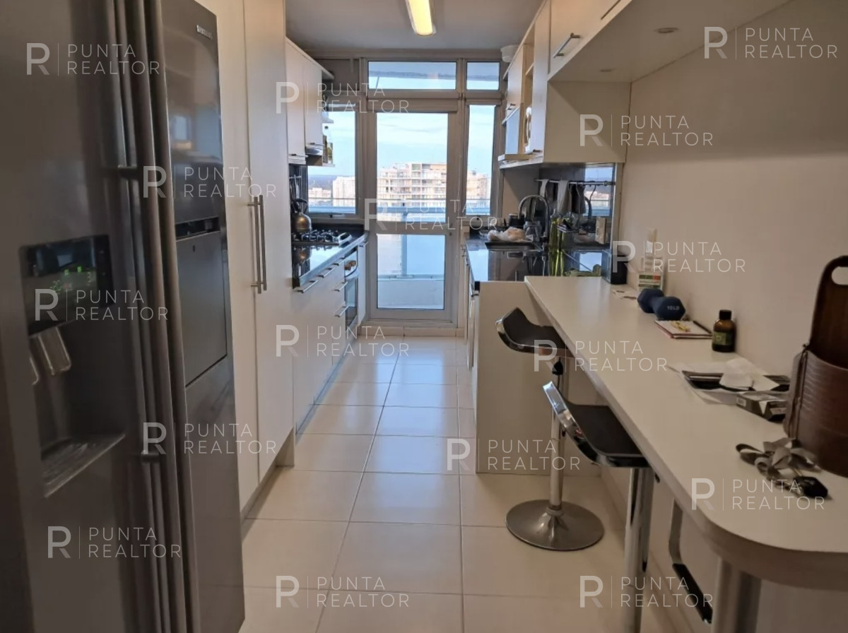 Apartamento ID.2224 - Departamento alquiler 4 dormitorios, Playa Mansa, Punta del Este, Uruguay