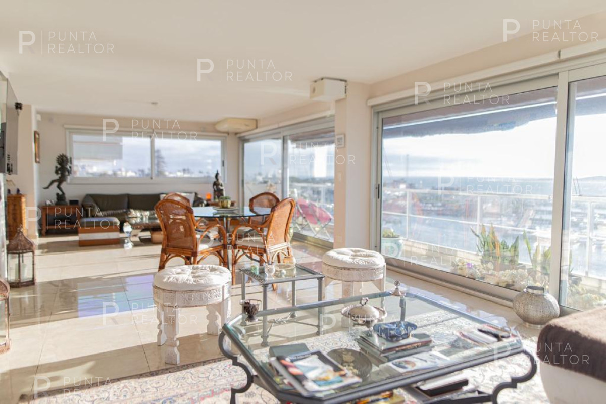 Apartamento ID.1694 - Oportunidad! Amplia planta en el Puerto de Punta del Este reciclada, Uruguay