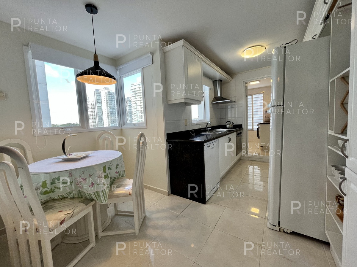 Apartamento ID.994 - Departamento venta 4 dormitorios Punta del Este, Playa Mansa, Uruguay