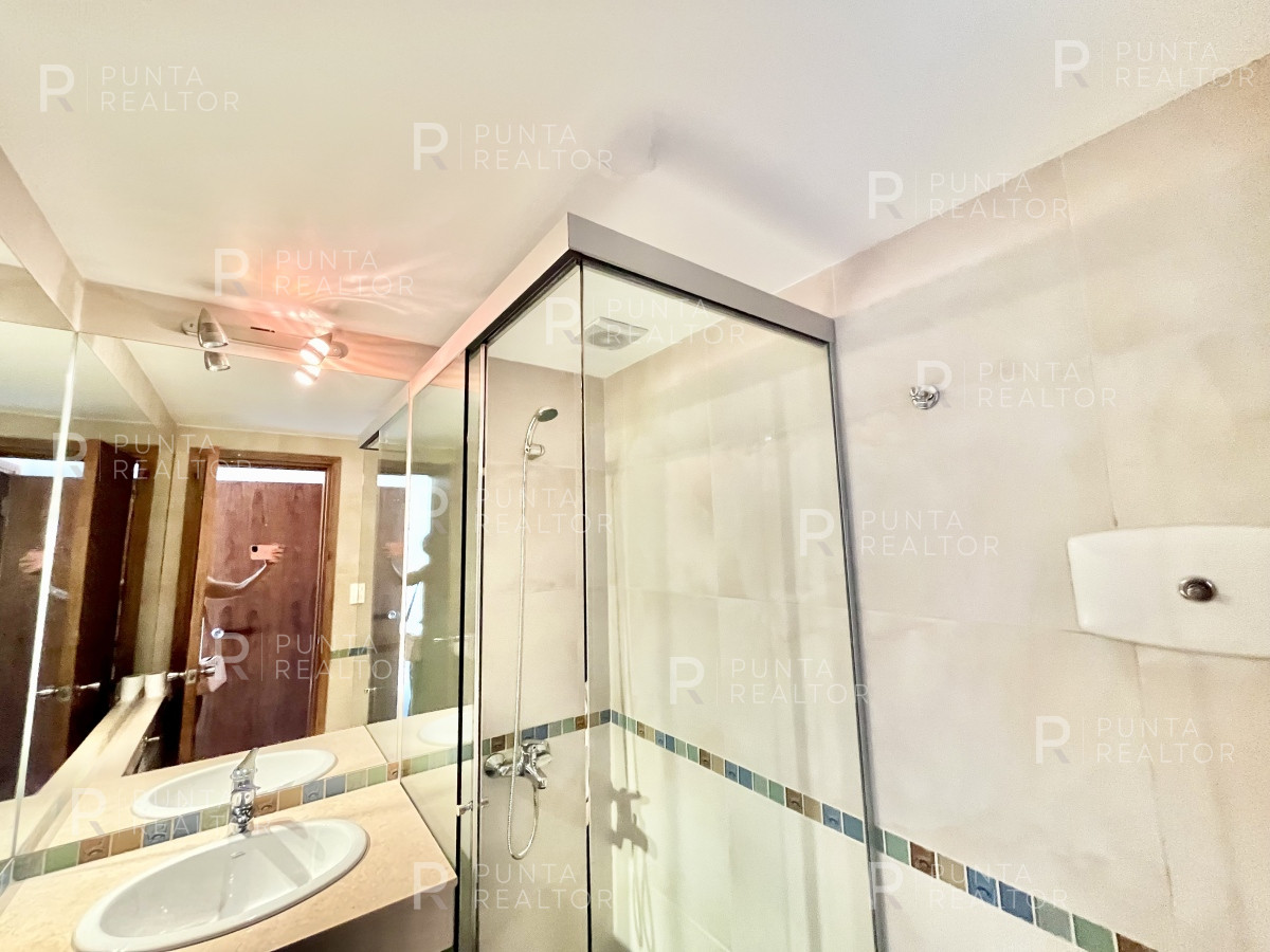 Apartamento ID.1891 - Departamento de 3 dormitorios en venta, Playa Mansa, Punta del Este, Uruguay