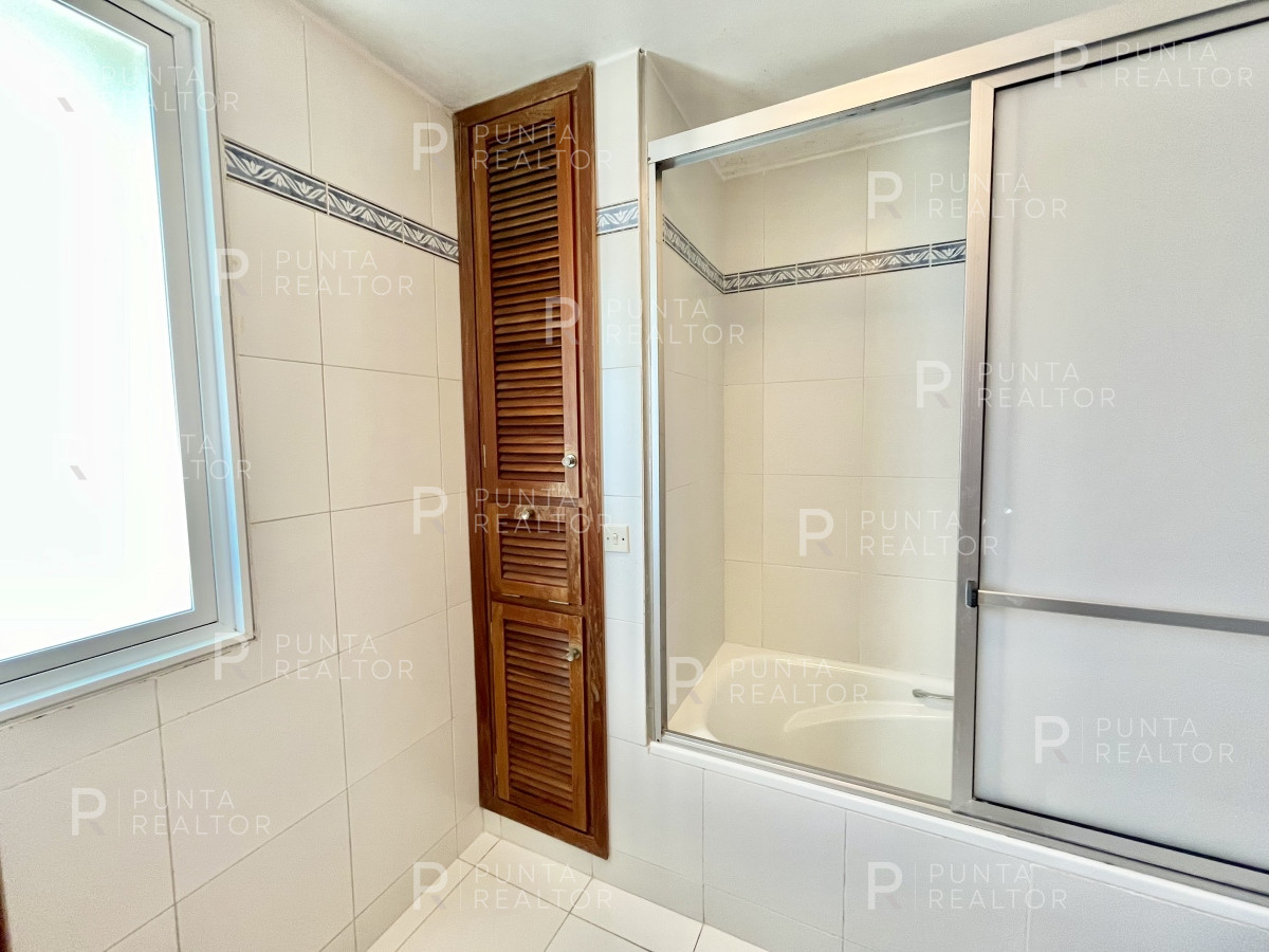 Apartamento ID.1891 - Departamento de 3 dormitorios en venta, Playa Mansa, Punta del Este, Uruguay