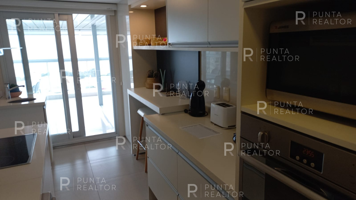 Apartamento ID.2391 - Departamento Alquiler 3 Dormitorios, Miami Boulevard, Playa Mansa, Punta del Este, Uruguay