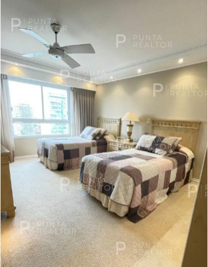 Apartamento ID.935 - Departamento venta 5 dormiotiorios, Playa Mansa, Punta del Este, Uruguay