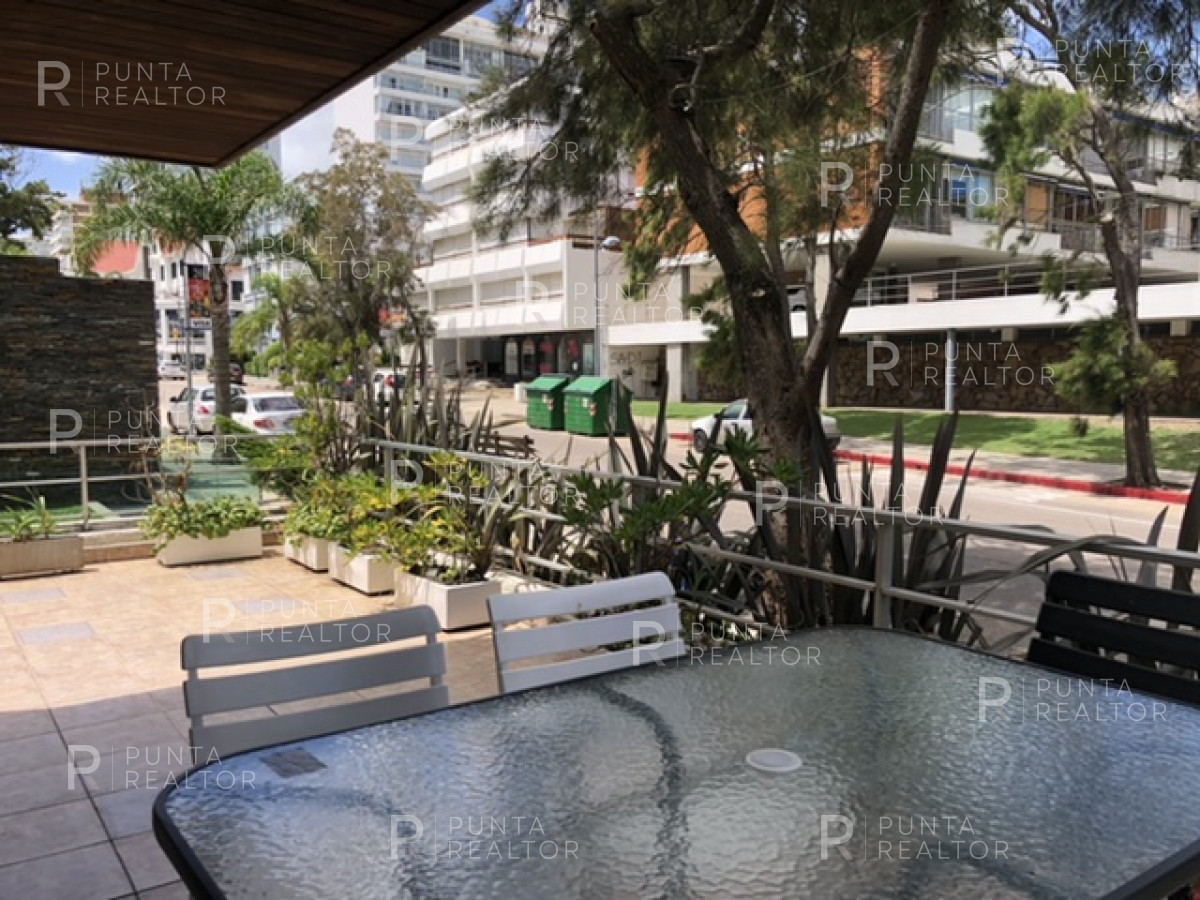 Apartamento ID.18 - Apartamento alquiler anual e invernal, 2 dormitorios, Punta del Este, Uruguay