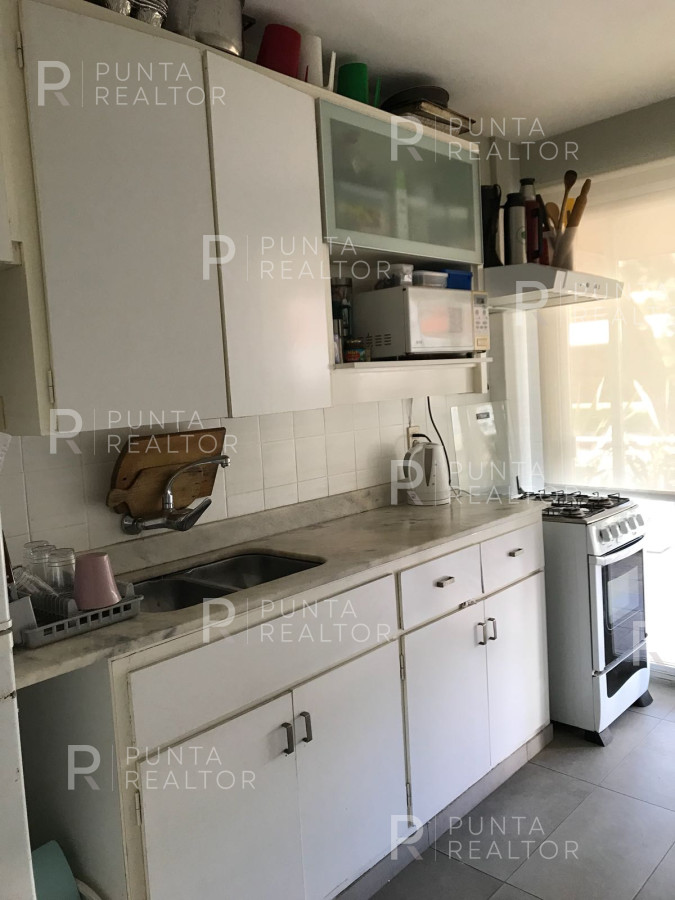 Apartamento ID.18 - Apartamento alquiler anual e invernal, 2 dormitorios, Punta del Este, Uruguay