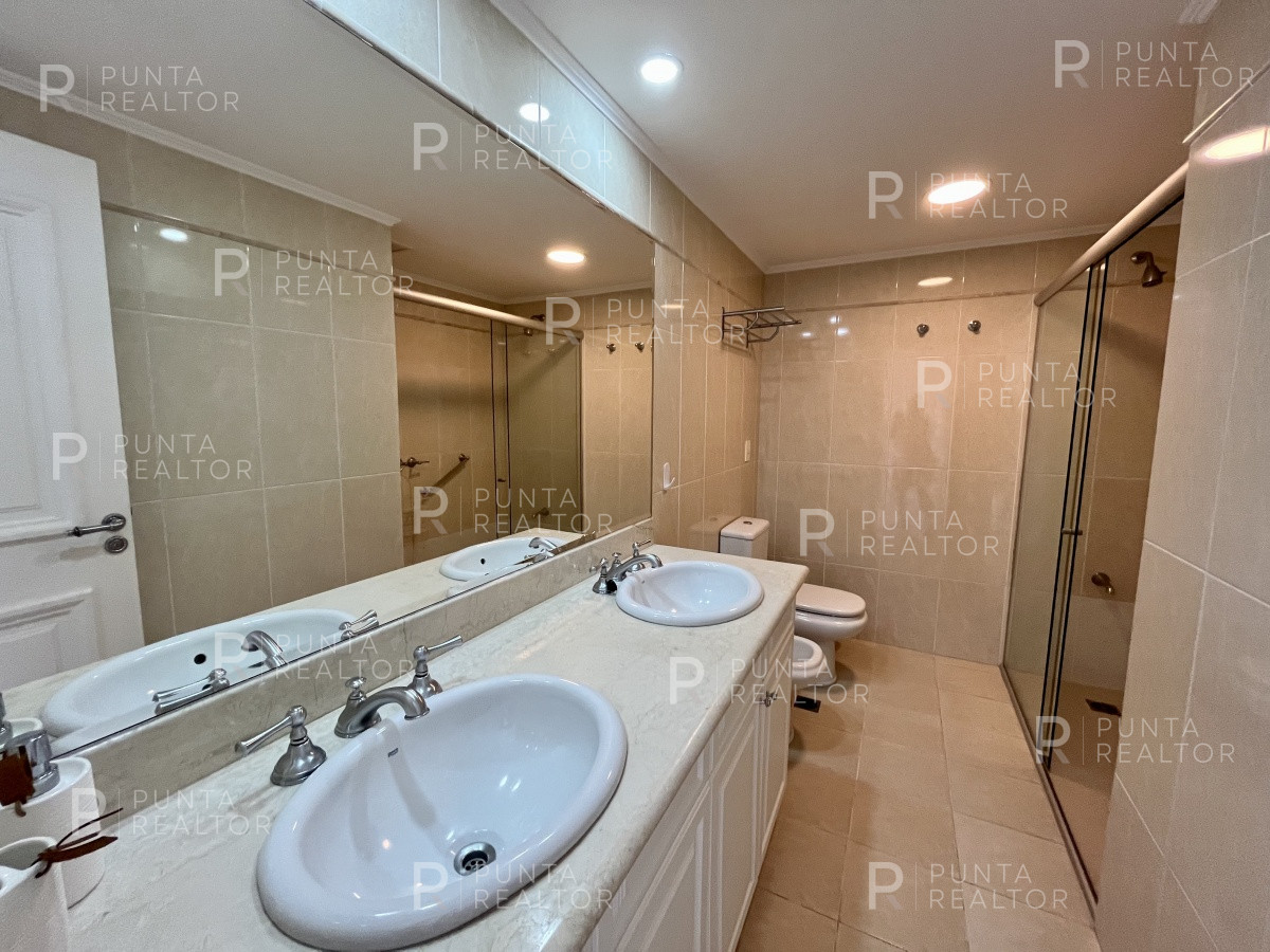 Apartamento ID.994 - Departamento venta 4 dormitorios Punta del Este, Playa Mansa, Uruguay