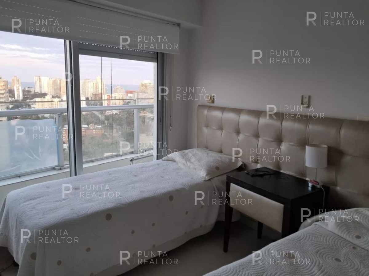 Apartamento ID.2224 - Departamento alquiler 4 dormitorios, Playa Mansa, Punta del Este, Uruguay