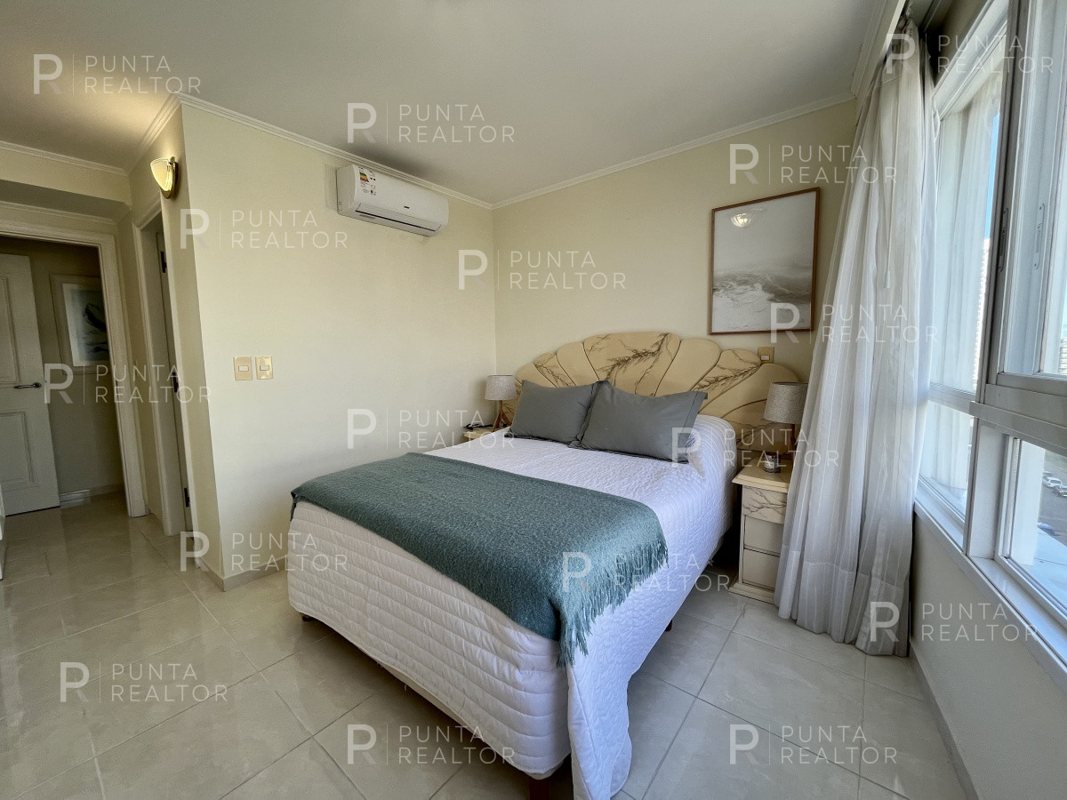 Apartamento ID.994 - Departamento venta 4 dormitorios Punta del Este, Playa Mansa, Uruguay