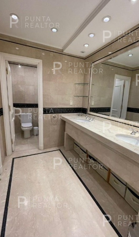 Apartamento ID.935 - Departamento venta 5 dormiotiorios, Playa Mansa, Punta del Este, Uruguay