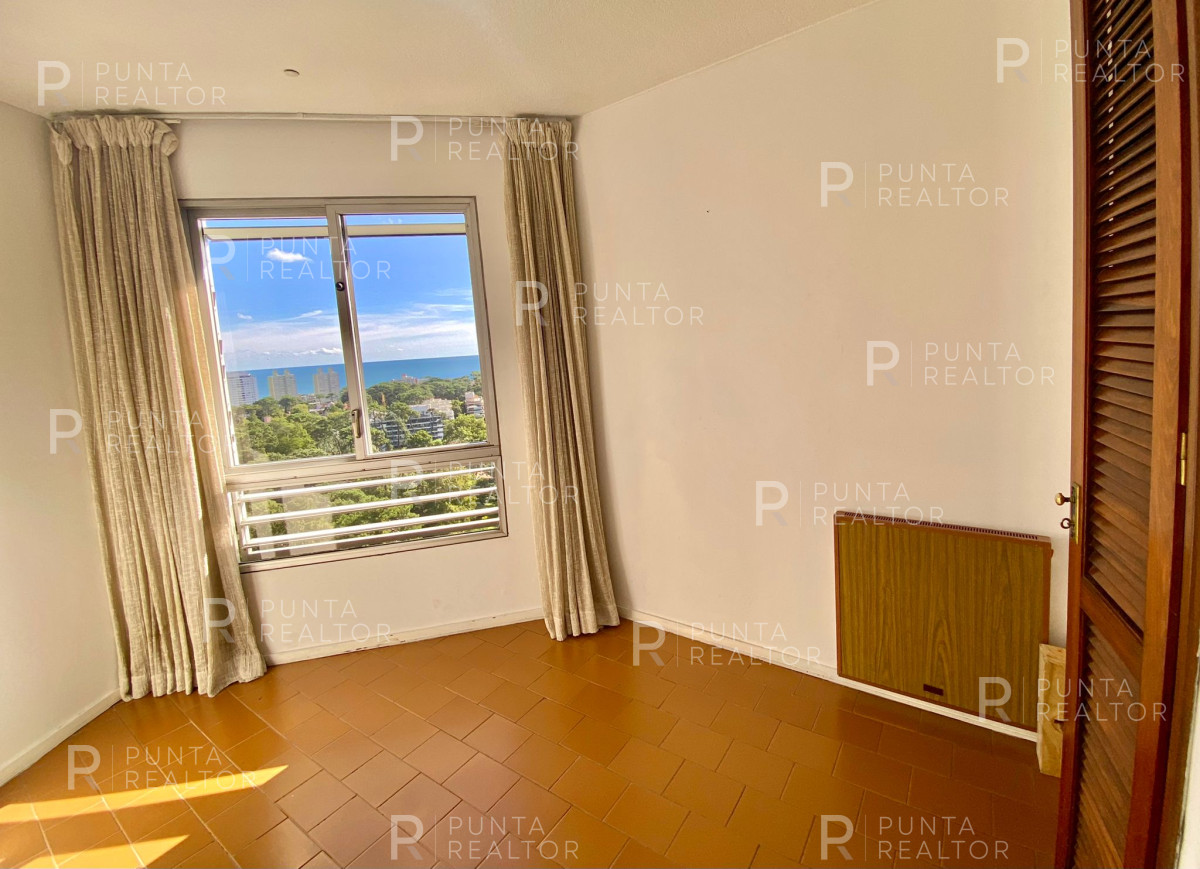 Apartamento ID.2082 - Departamento venta 3 dormitorios y dependencia, Punta del Este, Uruguay
