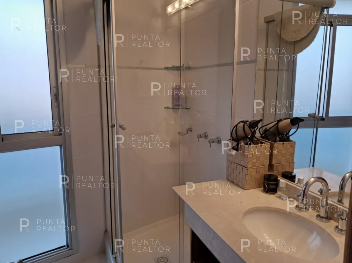 Apartamento ID.2224 - Departamento alquiler 4 dormitorios, Playa Mansa, Punta del Este, Uruguay