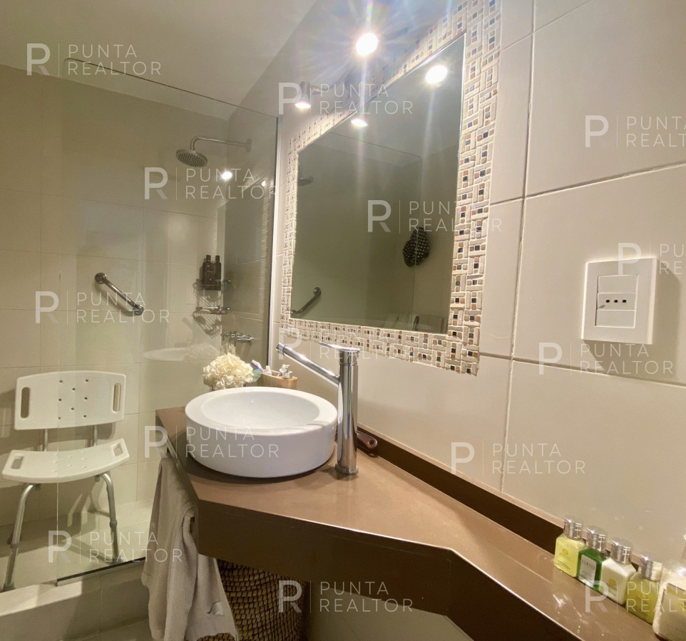 Apartamento ID.2015 - Departamento de 1 dormitorio y medio en venta, Punta del Este, Uruguay