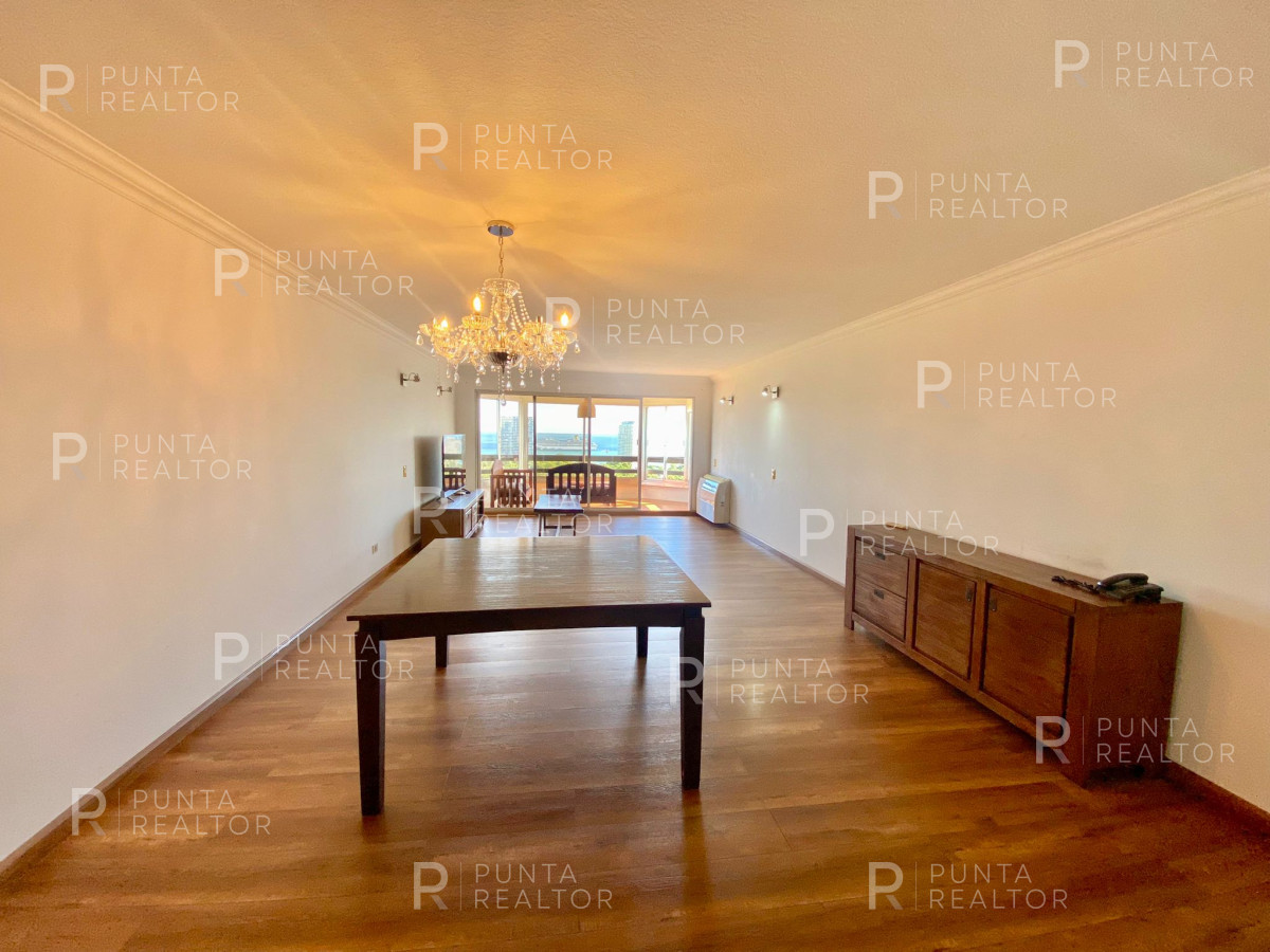 Apartamento ID.2082 - Departamento venta 3 dormitorios y dependencia, Punta del Este, Uruguay