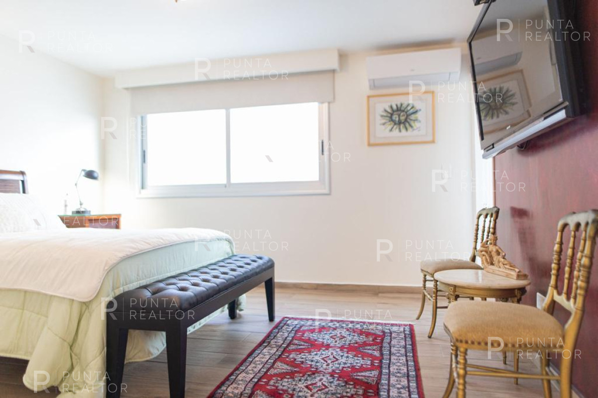 Apartamento ID.1694 - Oportunidad! Amplia planta en el Puerto de Punta del Este reciclada, Uruguay