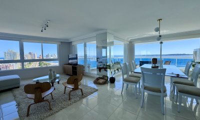Depatamento venta 4 dormitorios,  Playa Mansa, Punta del Este, Uruguay