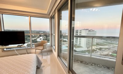 Departamento en venta en Torre Look Brava 3 dormitorios y servicio, vista al mar, Playa Brava, Punta del Este, Uruguay