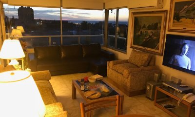 Deparatamento en venta de 2 dormitorios con dependencia de servicio Punta del Este, Uruguay