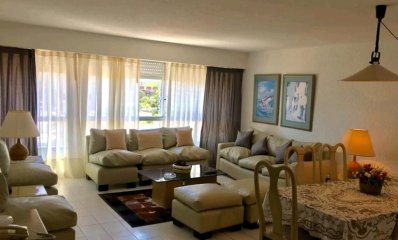 Apartamento en venta de 3 dormitorios en parada 2 Playa Brava, Uruguay