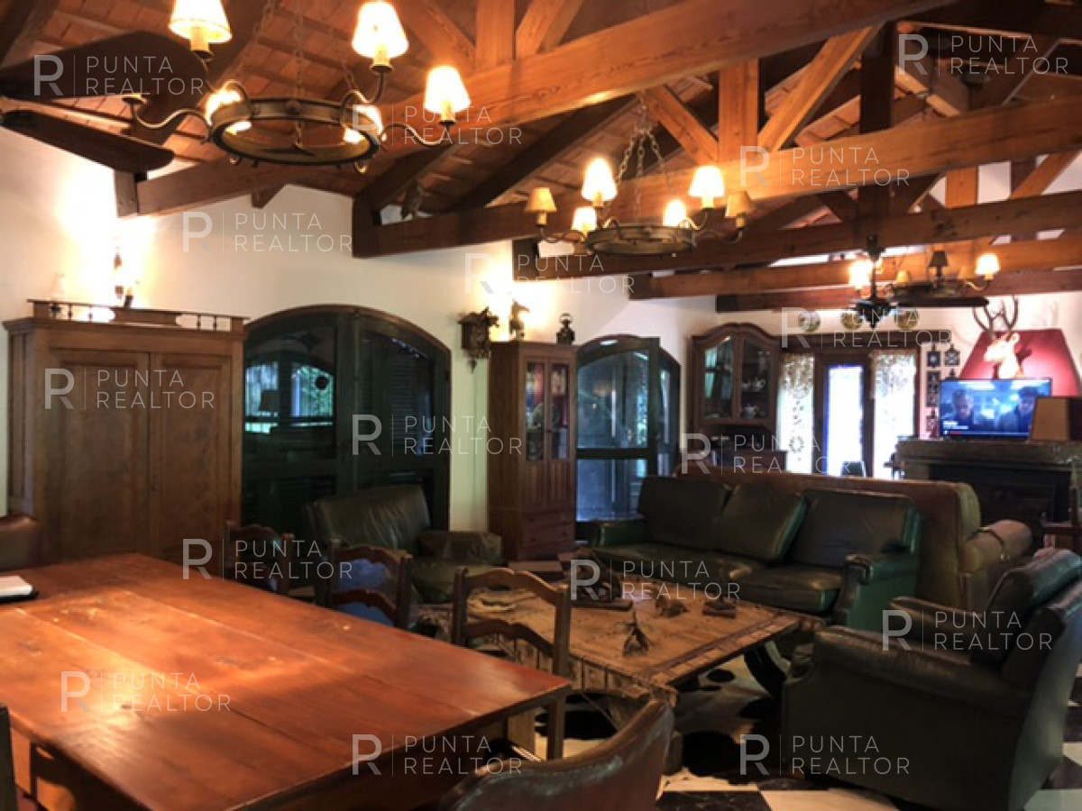 Casa ID.364 - Casa en alquiler anual en Playa Mansa excelente ubicación, super amplia