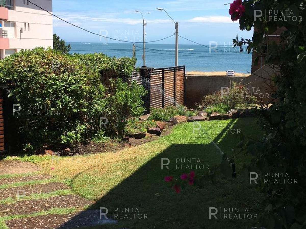 Casa ID.639 - Mansa, Paradas, a 1 cuadra del mar con piscina, 3 dormitorios, suite, 3 baños
