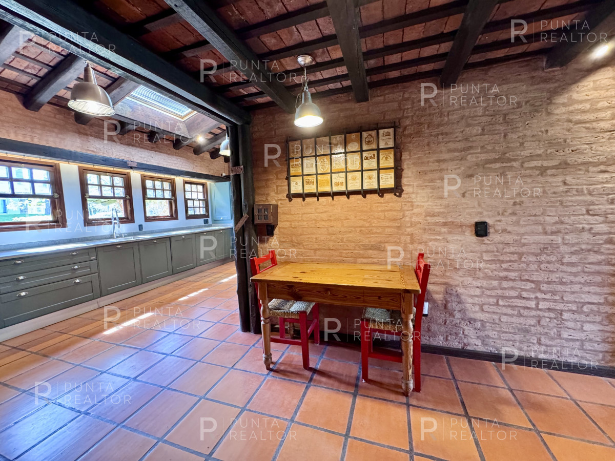 Casa ID.2361 - Casa Alquiler 4 dormitorios, Pileta, Montoya, La Barra, Uruguay