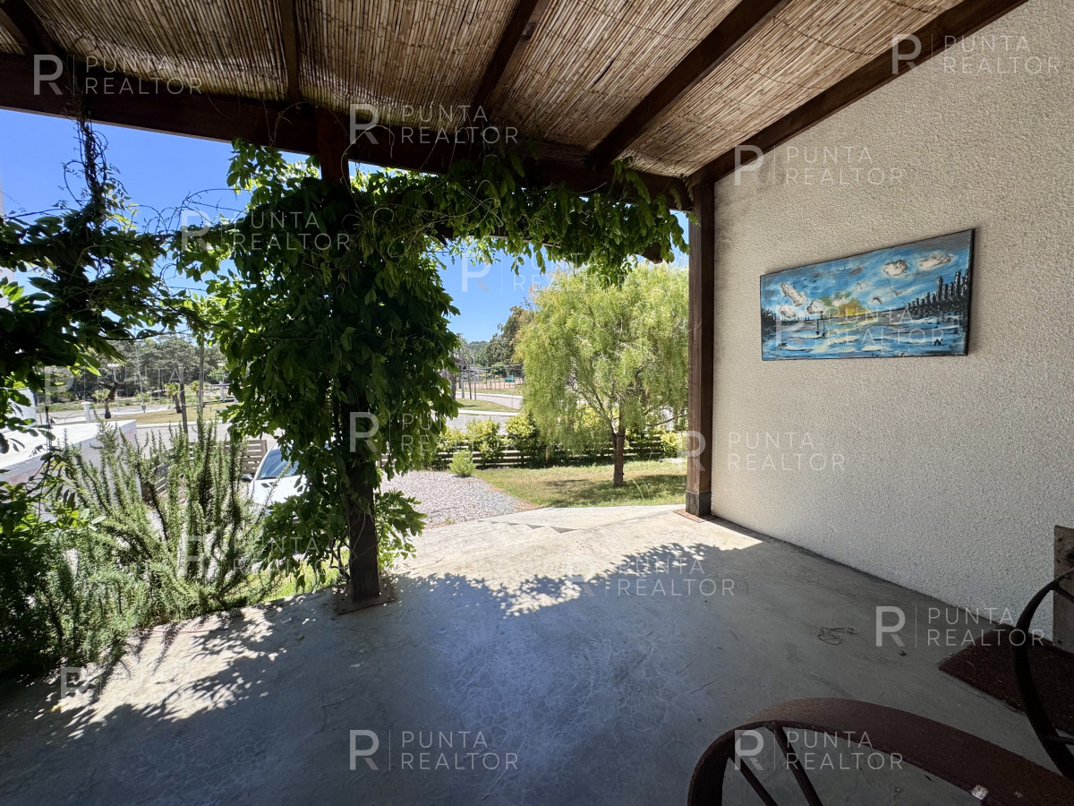 Casa ID.2518 - Alquiler Casa, 2 Dormitorios, La Barra, Punta Del Este, Uruguay  