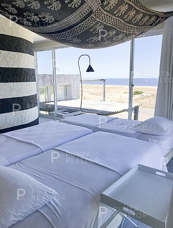 Casa ID.299 - Montoya, frente al mar, 4 suites, dependencia, living, cocina, lavadero, deck, parrillero, alarma, piscina.