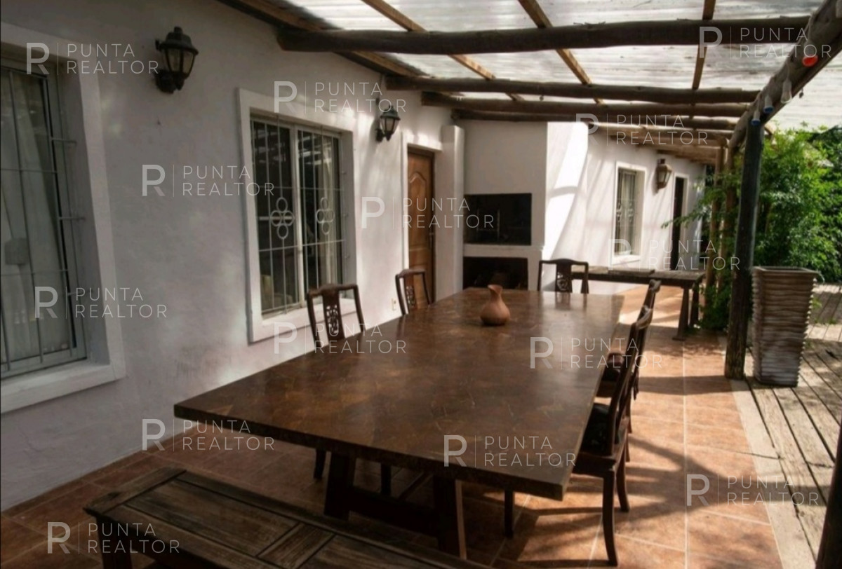 Casa ID.119 -  La Barra, a 3 de la Ruta, 4 dormitorios, 2 baños barbacoa, Uruguay