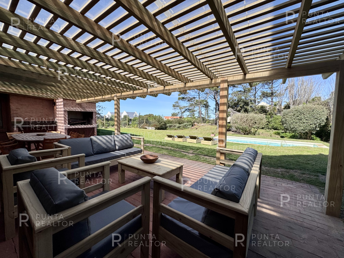 Casa ID.2361 - Casa Alquiler 4 dormitorios, Pileta, Montoya, La Barra, Uruguay