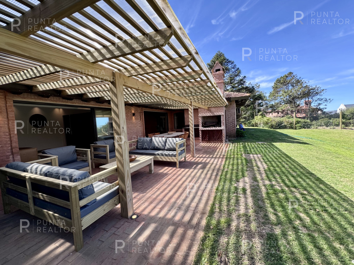 Casa ID.2361 - Casa Alquiler 4 dormitorios, Pileta, Montoya, La Barra, Uruguay