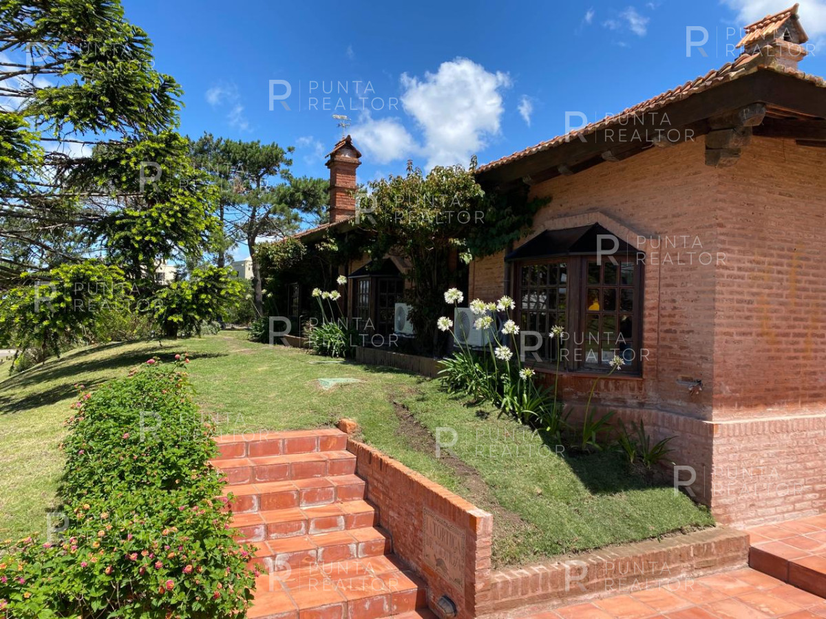 Casa ID.2361 - Casa Alquiler 4 dormitorios, Pileta, Montoya, La Barra, Uruguay